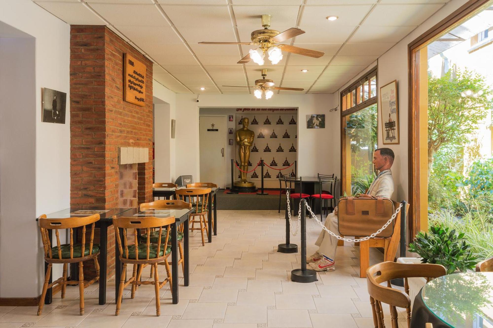 Hotel De Cine Las Golondrinas Villa Gesell Exteriér fotografie