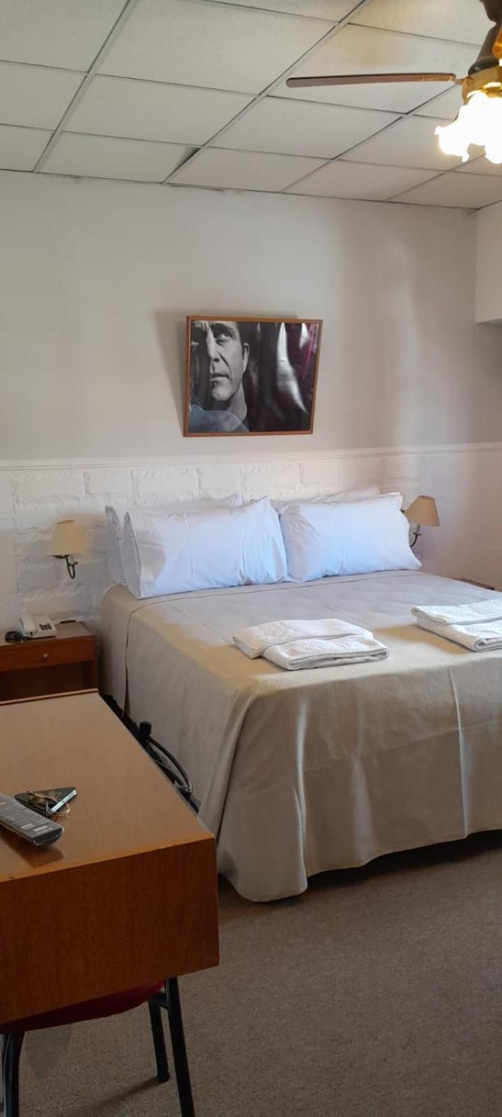 Hotel De Cine Las Golondrinas Villa Gesell Exteriér fotografie