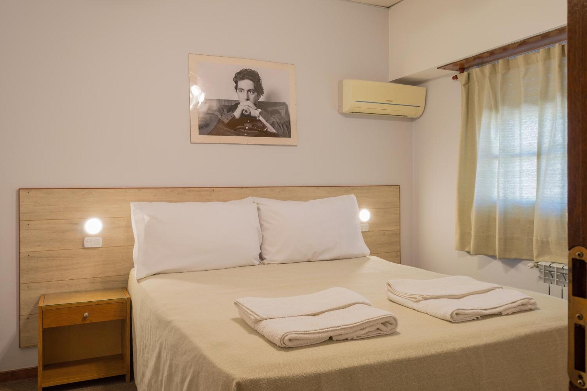Hotel De Cine Las Golondrinas Villa Gesell Exteriér fotografie